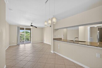 6510 Emerald Dunes Dr in Wellington, FL - Building Photo - Building Photo