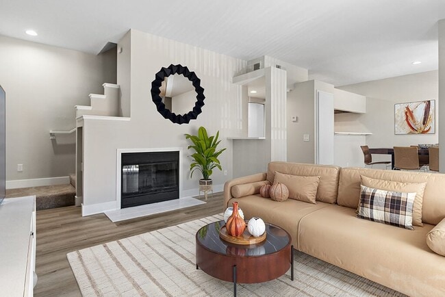 Marquessa Villas Apartments and Townhomes in Corona, CA - Foto de edificio - Building Photo