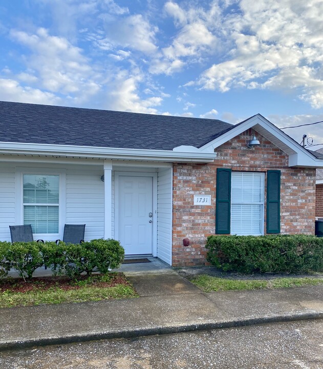 1731 N Tallowood Dr in Lake Charles, LA - Building Photo