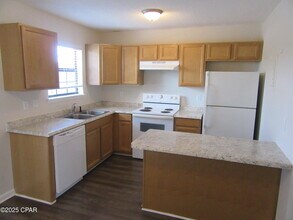 2750 W 12th St in Panama City, FL - Building Photo - Building Photo