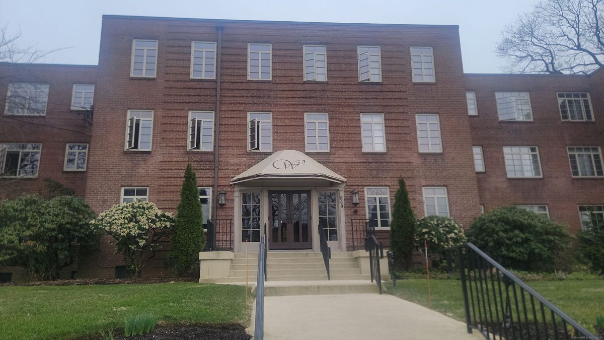 869 Farmington Ave in West Hartford, CT - Building Photo