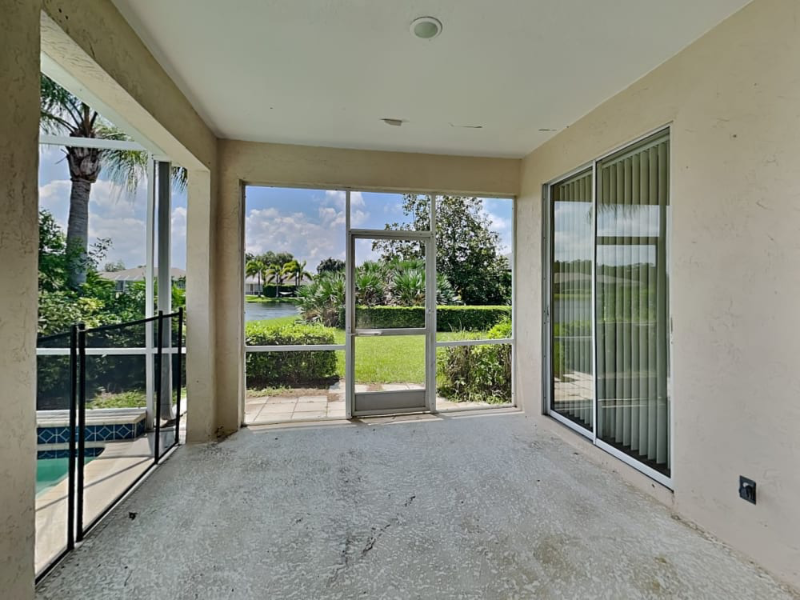 11909 Whistling Way in Lakewood Ranch, FL - Building Photo