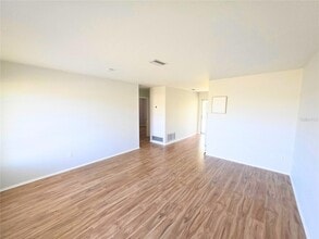 462 Briarwood Rd in Venice, FL - Foto de edificio - Building Photo