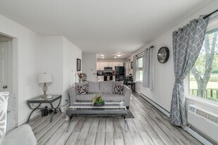 Longbranch Park Apartments in Liverpool, NY - Building Photo