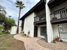 1702 E Ocotillo Rd in Phoenix, AZ - Building Photo