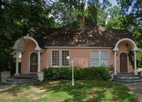 411 W 13th Ave in Pine Bluff, AR - Building Photo