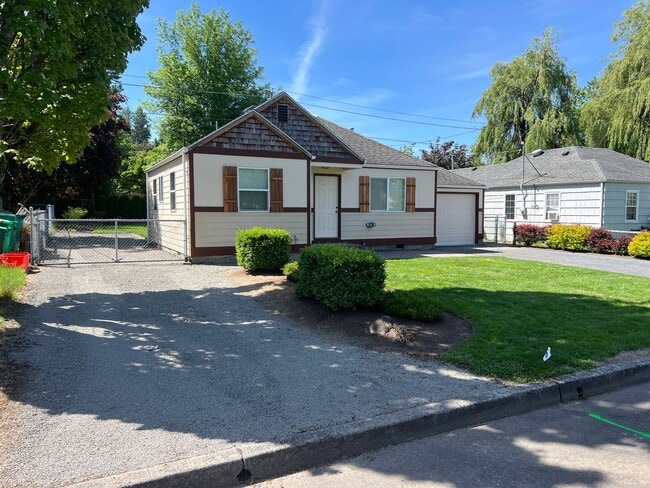 115 Cedar Ln in Wood Village, OR - Building Photo - Building Photo