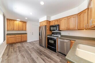 1008 S 10th Ave in St. Charles, IL - Building Photo - Building Photo