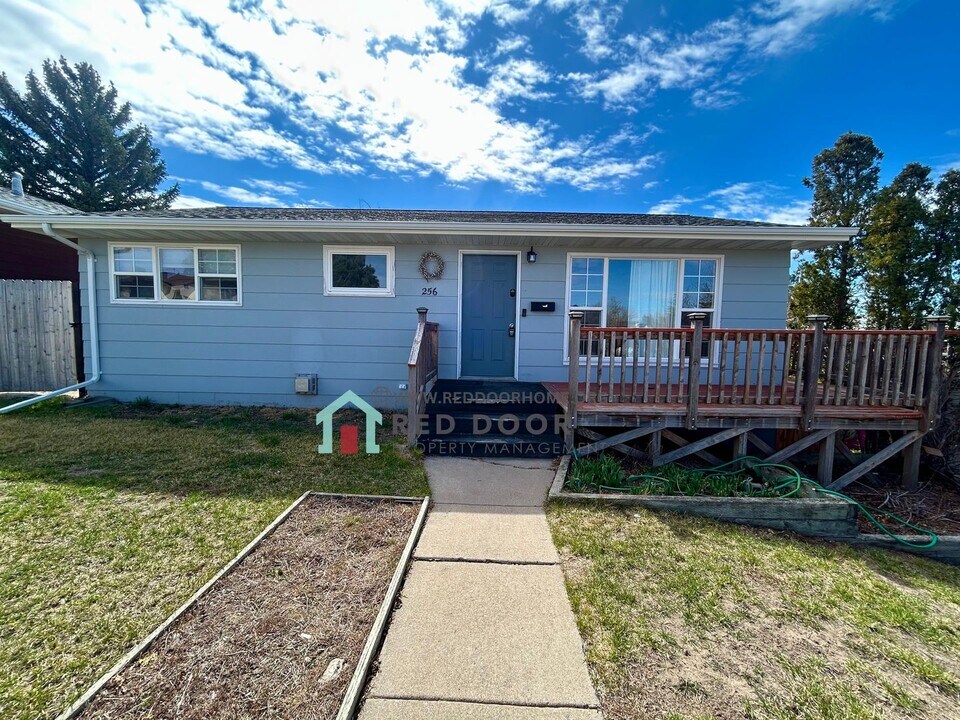 256 15th Ave S in Great Falls, MT - Building Photo
