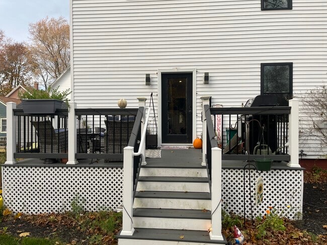 130 Mount Vernon St, Unit 130A in Dover, NH - Building Photo - Building Photo