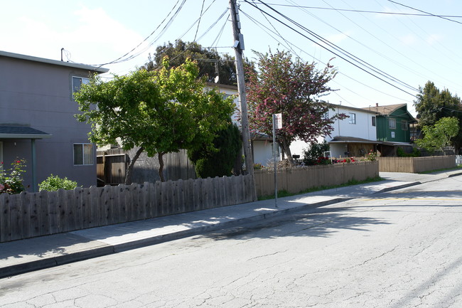 628 Oakside Ave in Redwood City, CA - Building Photo - Building Photo