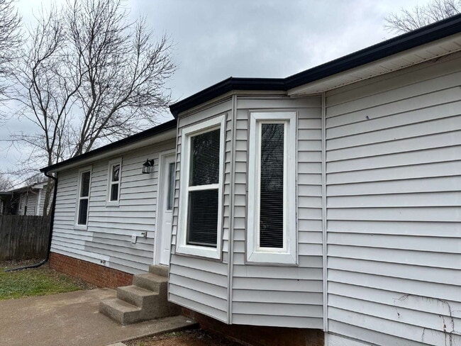 392 Roselawn Dr in Clarksville, TN - Building Photo - Building Photo
