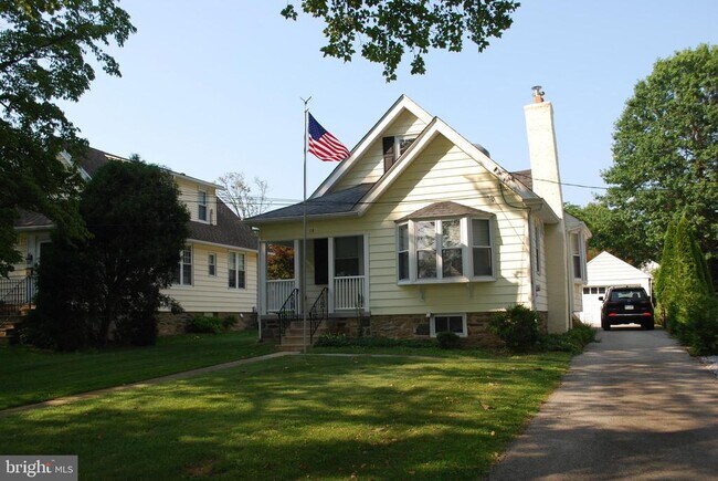 18 Clover Ln in Wayne, PA - Building Photo - Building Photo