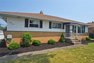 37 E Meadowlawn Blvd in Seven Hills, OH - Building Photo - Building Photo