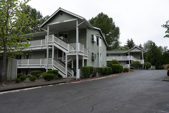 Lake Kirkland Park in Kirkland, WA - Building Photo - Building Photo