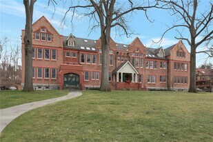 18 N Broadway in Tarrytown, NY - Building Photo