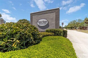 1540 Glen Oaks Dr E in Sarasota, FL - Building Photo
