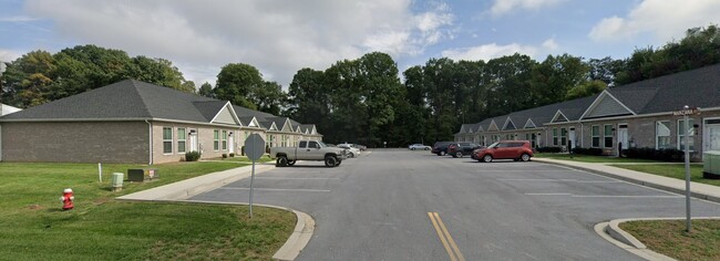 Townhomes At Rock Cliff in Martinsburg, WV - Building Photo - Building Photo