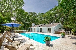 25 High Point Rd in East Hampton, NY - Building Photo