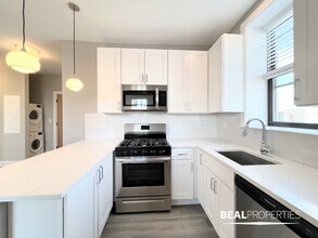 3935 N Janssen in Chicago, IL - Building Photo - Building Photo