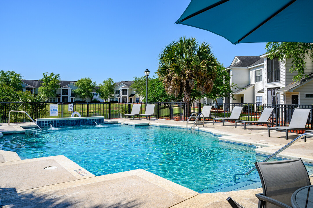 Sweetwater Apartments in Gulf Shores, AL - Foto de edificio