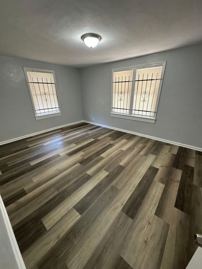 property at 1605 E 26th St
