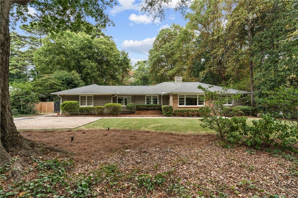 1271 Moores Mill Rd NW in Atlanta, GA - Building Photo