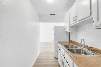 832 W Colden Ave, Unit 832 in Los Angeles, CA - Building Photo - Building Photo
