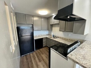 2555 Clear Acre Ln in Reno, NV - Building Photo - Building Photo