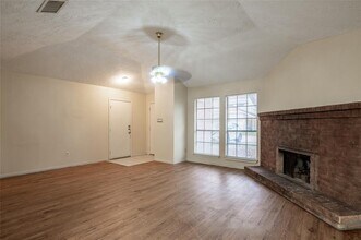 10021 Emerald Creek Dr in Houston, TX - Building Photo - Building Photo