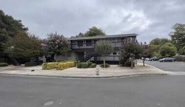 Brown Street, 102-156 in Napa, CA - Building Photo - Interior Photo