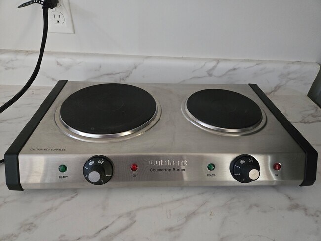 39 Cottage St, Unit 1 in Stoneham, MA - Building Photo - Building Photo