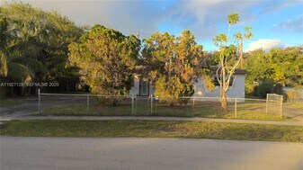 3825 NW 168th Terrace in Miami Gardens, FL - Building Photo