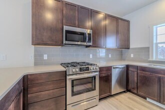 1502 Simsbury St in Traverse City, MI - Foto de edificio - Building Photo