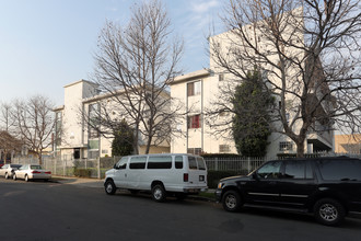 2377 W 20th St in Los Angeles, CA - Foto de edificio - Building Photo