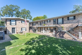 Mayfair Apartments in Bay City, TX - Building Photo - Building Photo