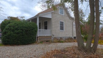 3 Howard Ave in Branford, CT - Building Photo