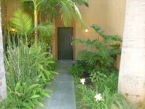 2286 Pacific Ave, Unit M in Costa Mesa, CA - Building Photo - Building Photo