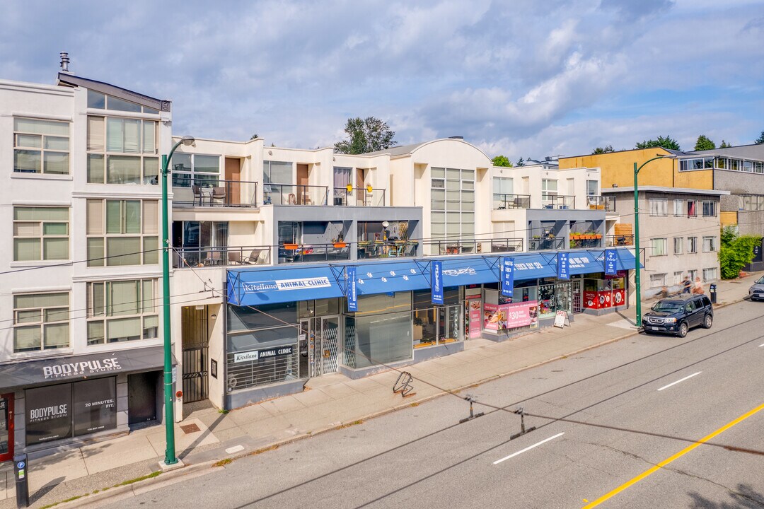 2641-2647 4th Av W in Vancouver, BC - Building Photo