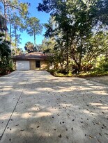 4911 Tallowood Way in Naples, FL - Building Photo
