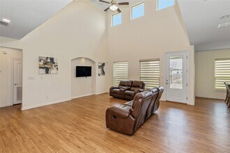 2016 Santa Fe Cir in Edinburg, TX - Foto de edificio - Building Photo