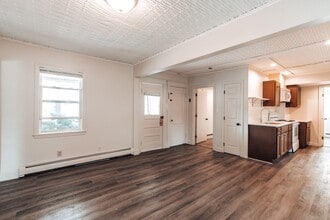 52 Myrtle St in Westbrook, ME - Building Photo - Building Photo