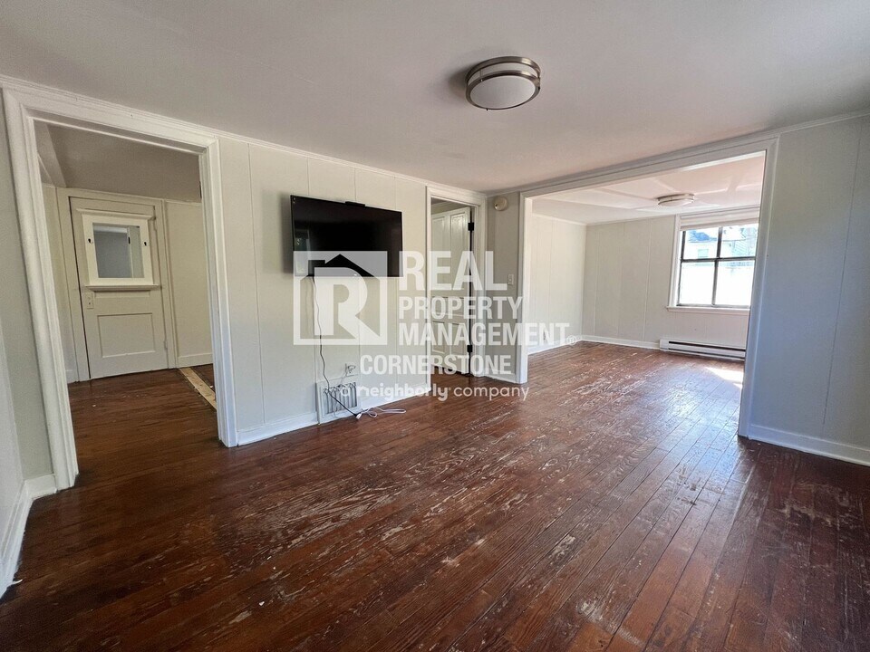 2423 Parkview Ave in Kalamazoo, MI - Building Photo
