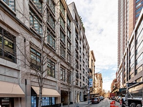 43 W 64th St in New York, NY - Foto de edificio - Building Photo