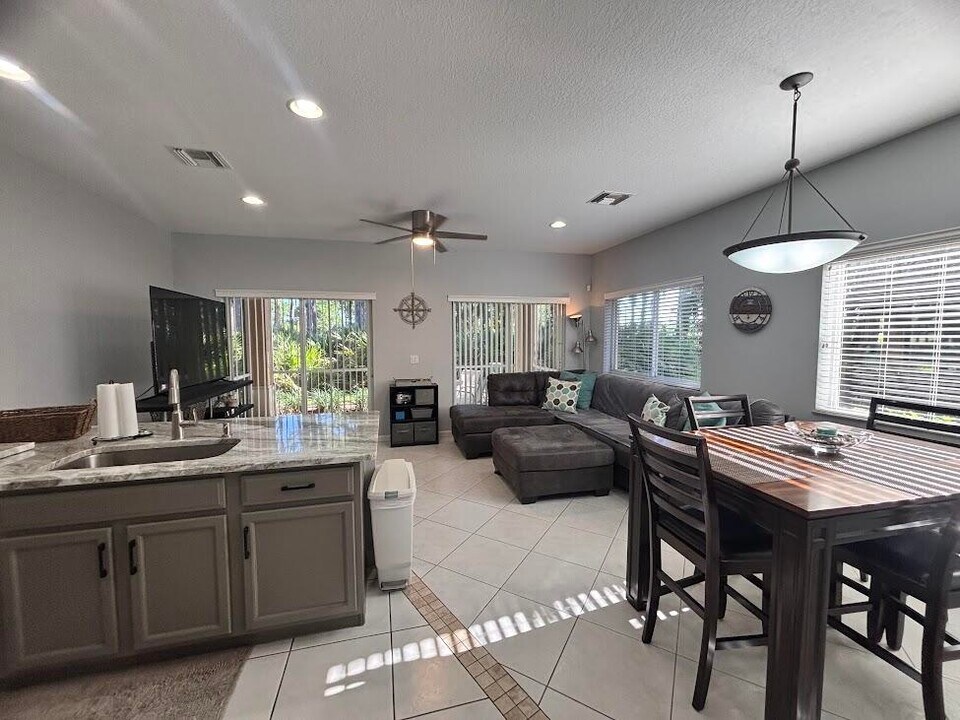 8940 Sand Shot Way in Port St. Lucie, FL - Building Photo