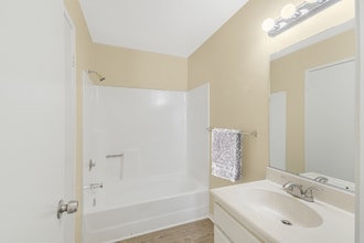 38225 12th St E in Palmdale, CA - Building Photo - Building Photo