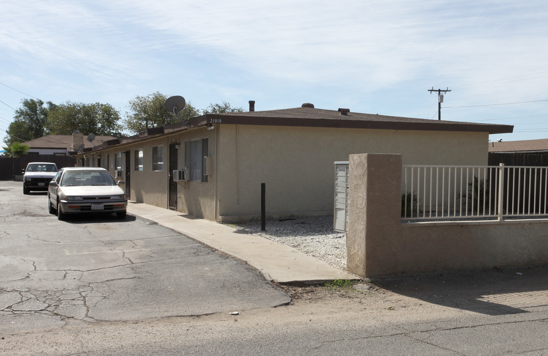 13319 Hildegarde St in Moreno Valley, CA - Foto de edificio