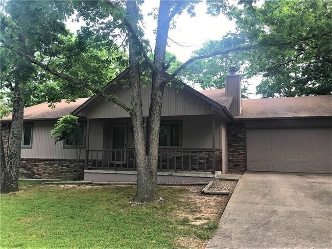 property at 5 Pinehurst Dr