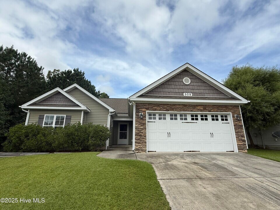 508 Jasmine Ln in Jacksonville, NC - Building Photo