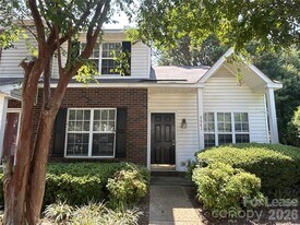 6041 Cougar Ln in Charlotte, NC - Building Photo